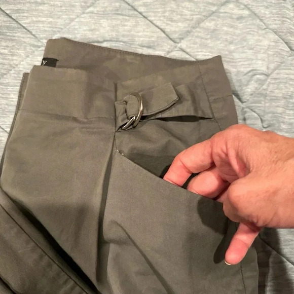 THEORY WOMENS PANTS WIDE LEG 6
OLIVO COLOR ITS HAVE TINY SPOTS SEE PICTURES
NEW - Picture 3 of 12